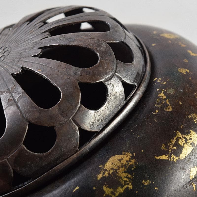 中国　古銅宣徳銅　灑金　三足香炉　火屋付　Y　R9437