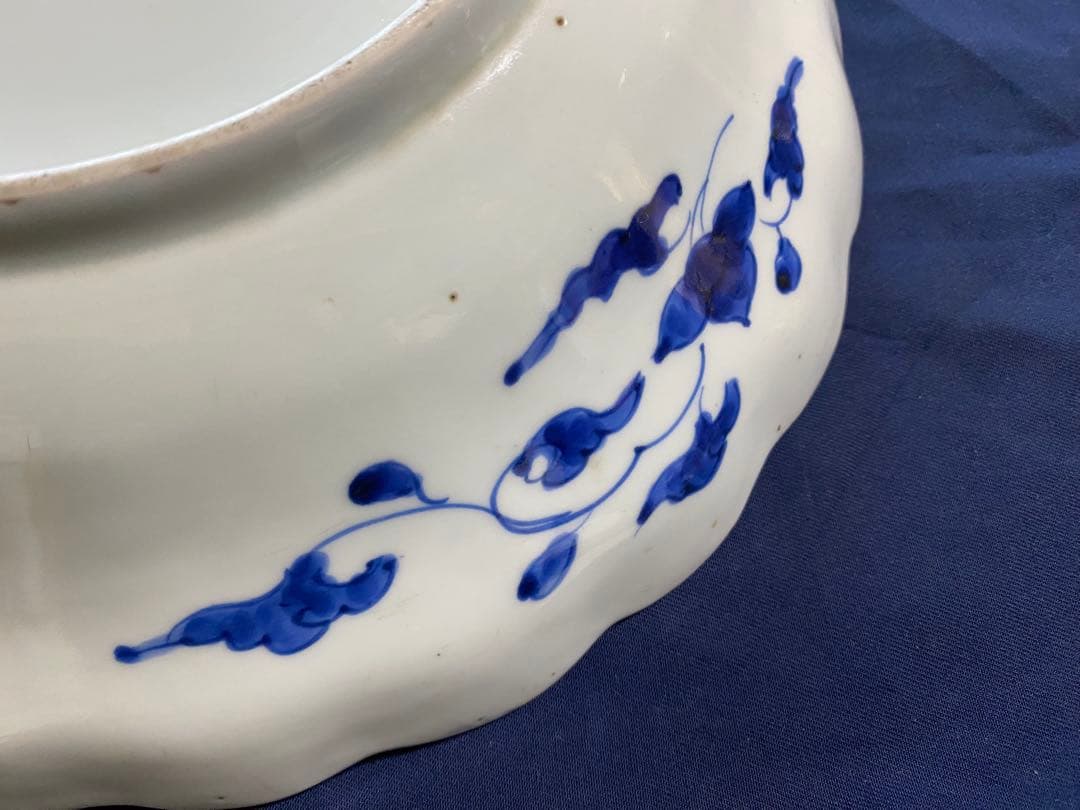 麒麟と唐草柄の波型深皿