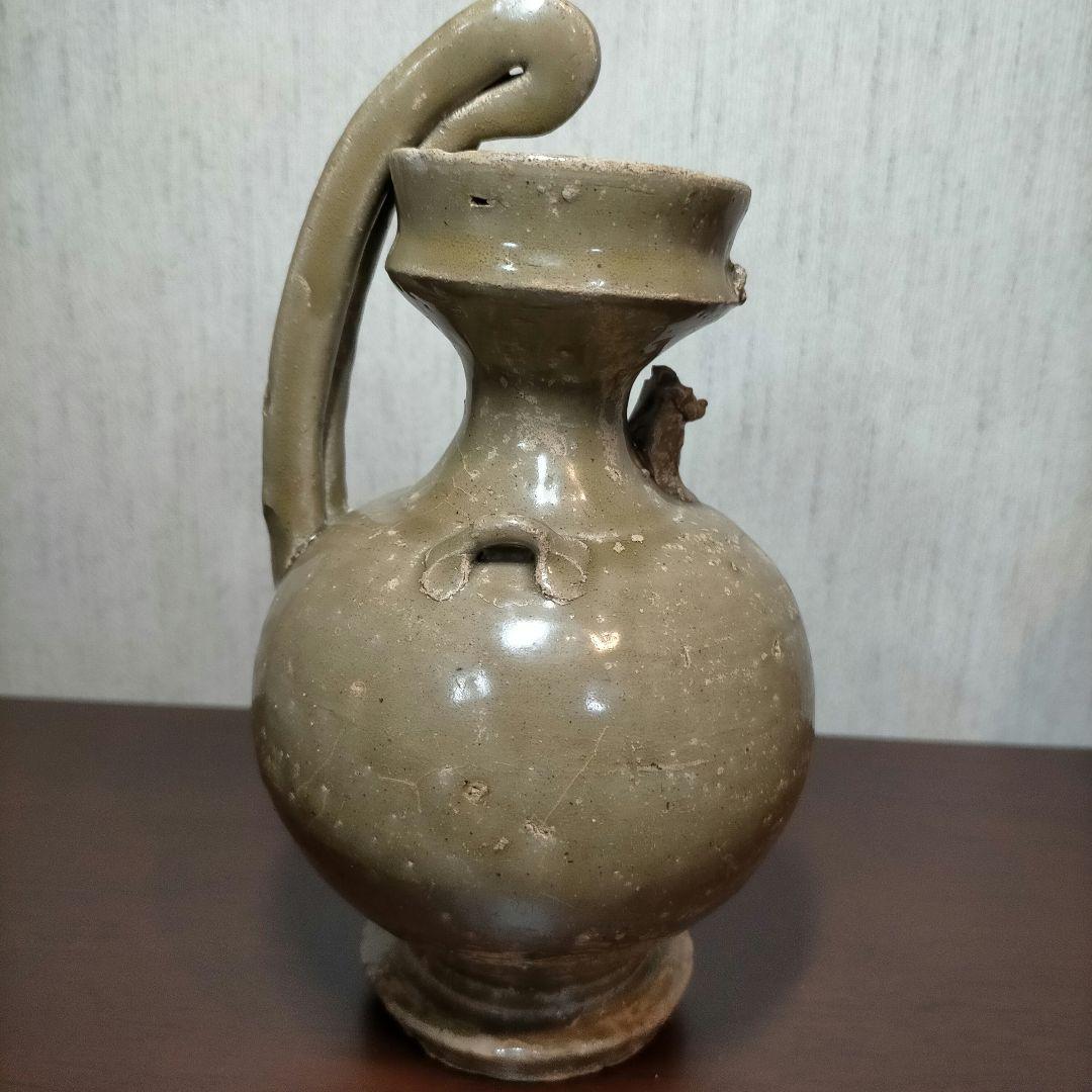 六朝青磁の鶏冠壺