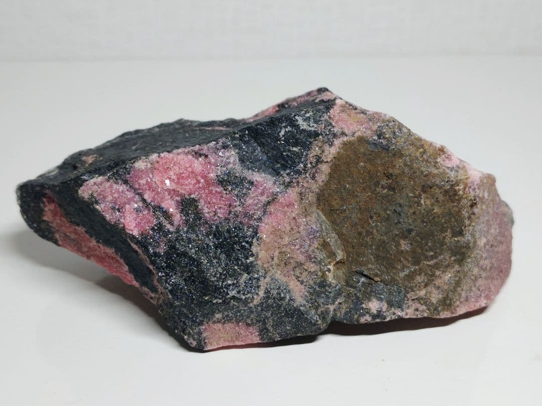 ロードナイト 786g バラ輝石 原石 鑑賞石 自然石 誕生石 鉱物 鉱石 水石