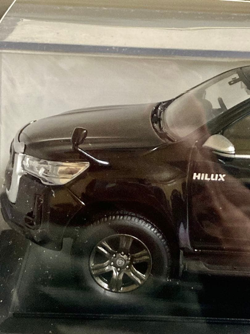 トヨタ　ハイラックス　アティチュード　ブラックマイカ　1 / 30 ミニカー