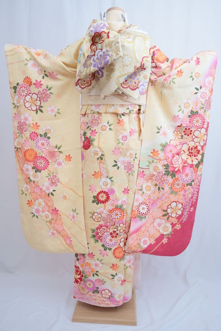 正絹　可愛らしいクリーム地の振袖セット　⑨