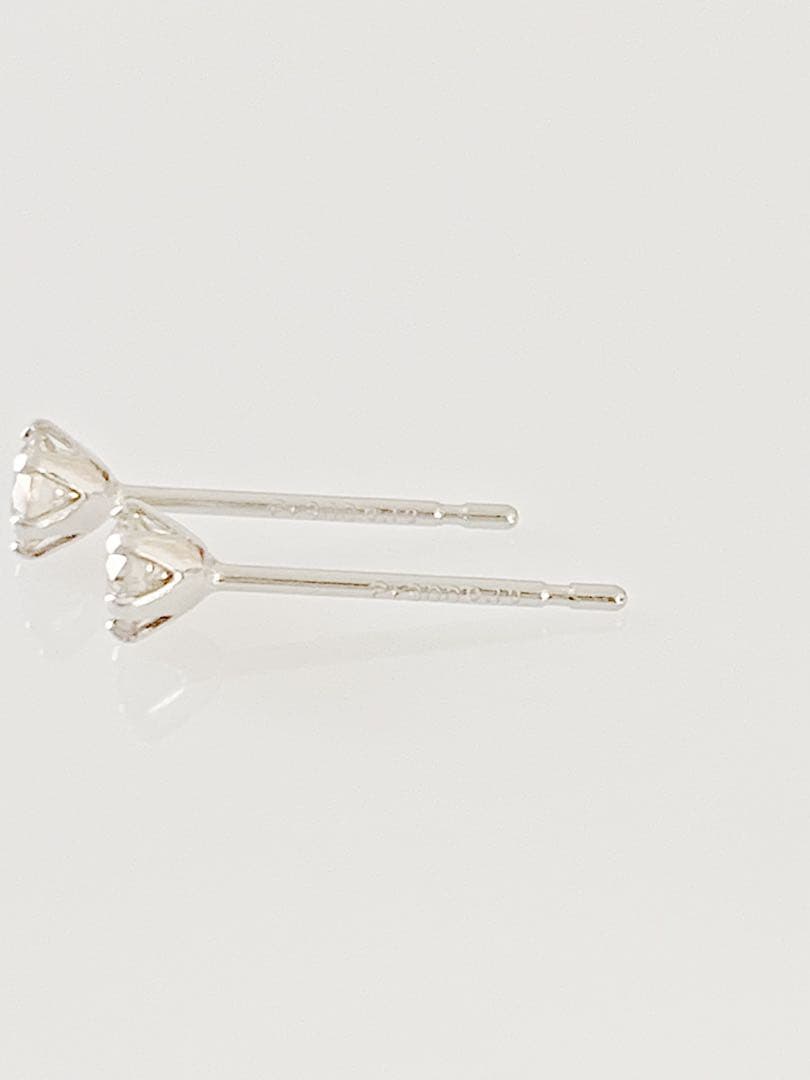Pt 天然ダイヤモンド0.20ct ！ シンプル6本爪ピアス