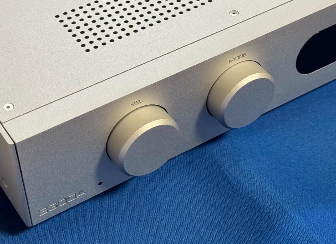 audiolab「8300A」バイワイヤ対応アンプ 新品同様