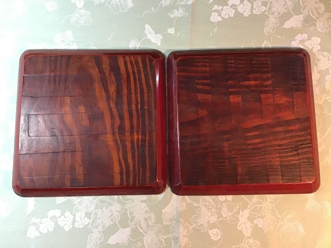 お盆　木製トレー　彫刻模様入り　4枚セット　アンティーク　昭和レトロ　民芸　80
