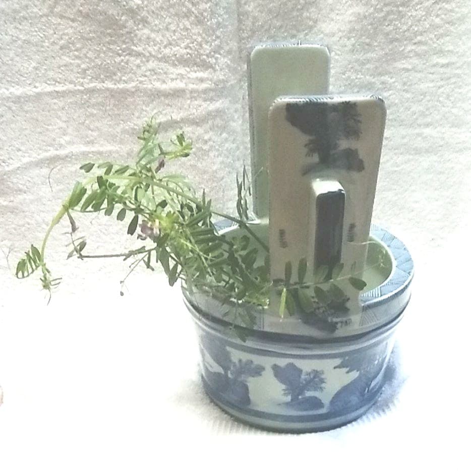 高さ約30センチ、チョケイ約21センチ、回り約67センチ、重さ約5キロ、