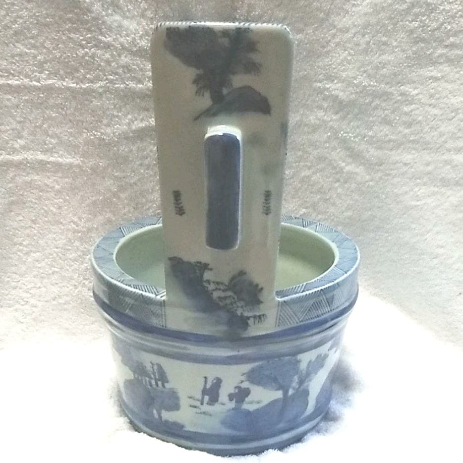 高さ約30センチ、チョケイ約21センチ、回り約67センチ、重さ約5キロ、