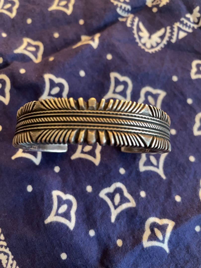 ロンべドニー バングル