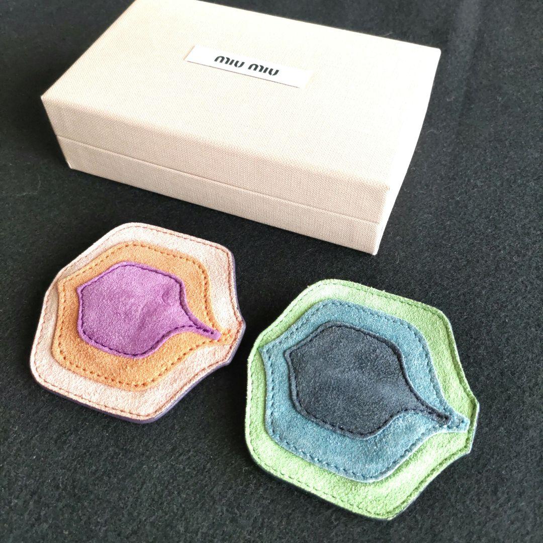MIUMIU◇8cm レザーブローチ　ミュウミュウ　２つセット　大きめ