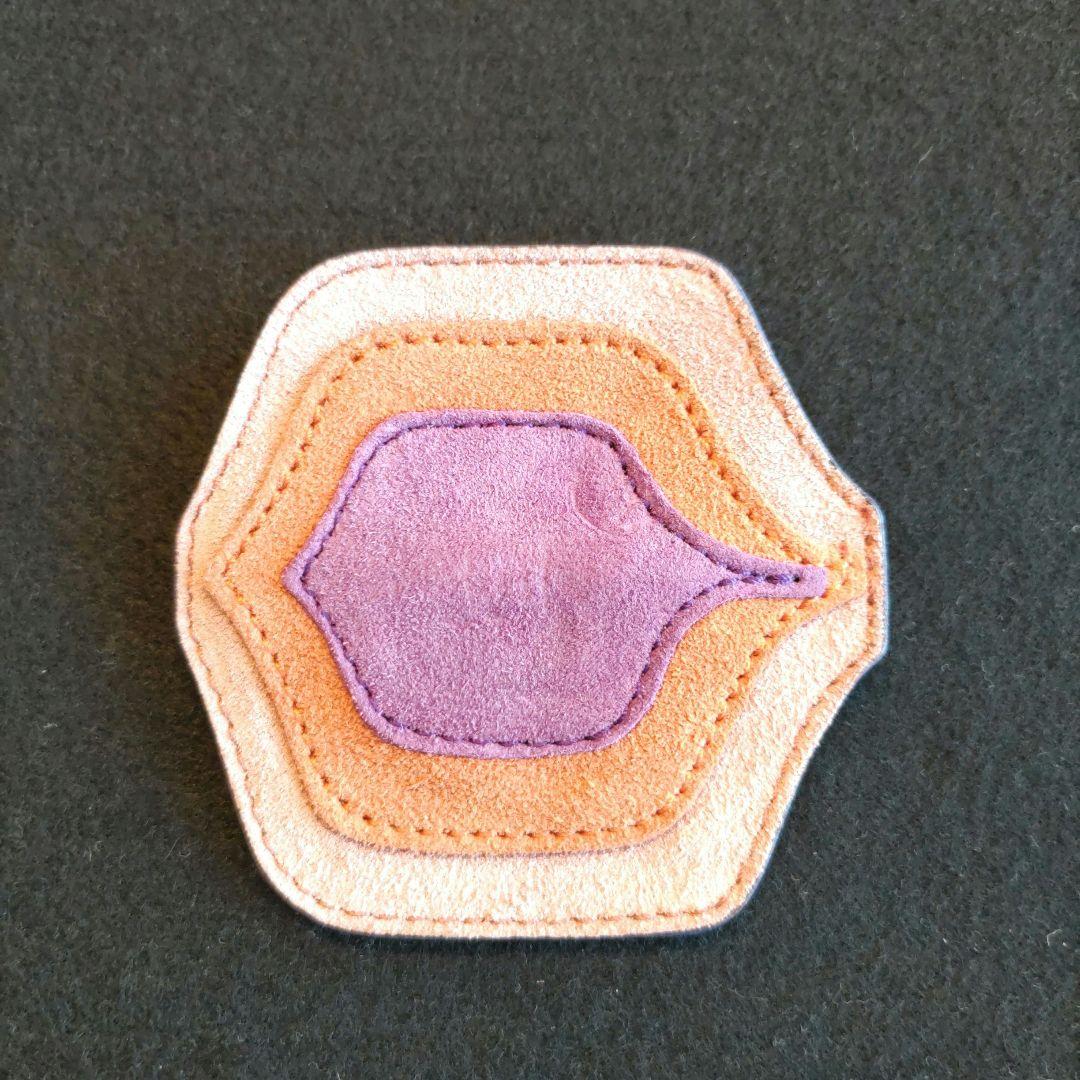 MIUMIU◇8cm レザーブローチ　ミュウミュウ　２つセット　大きめ