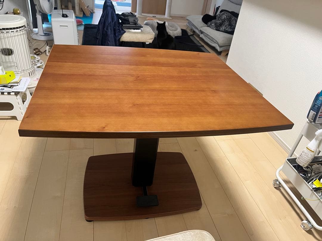ニトリ　昇降式テーブル