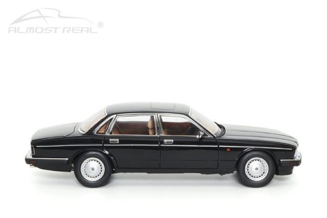 【新品】全開閉 Almost Real 1/18 ジャガー XJ40 XJ6 黒