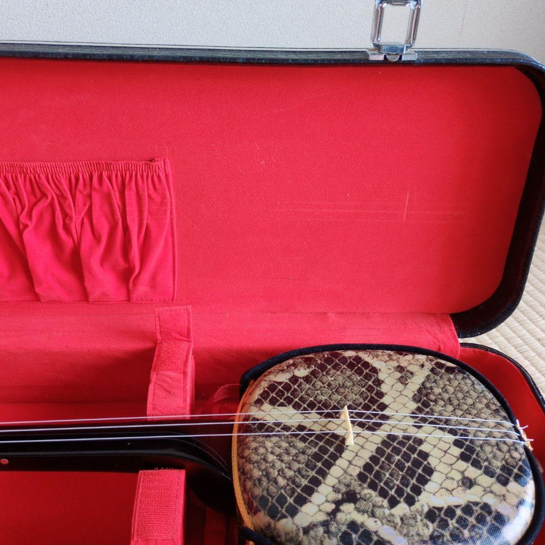 沖縄三線 人工革ヘビ柄 ケース・チューナー付き　ジャンク