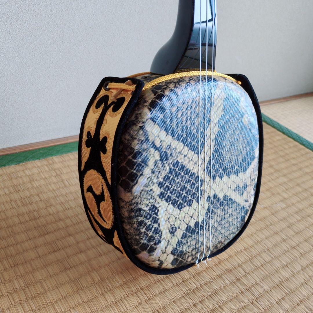 沖縄三線 人工革ヘビ柄 ケース・チューナー付き　ジャンク