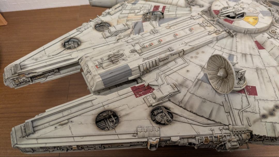 ミレニアム・ファルコン 1/72 完成品　レベル社製