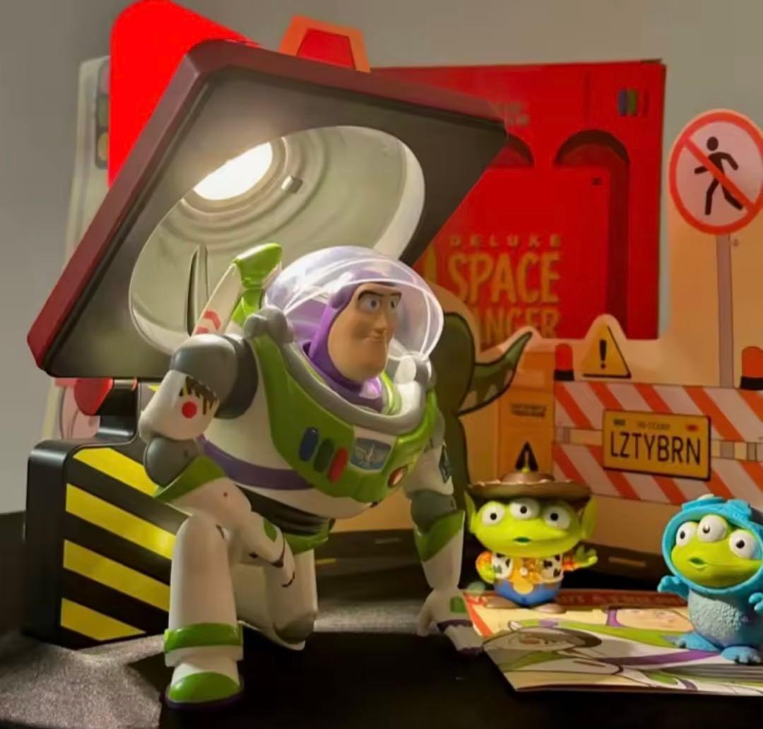 【最終価格・閉店セール】トイストーリー　バズ・ライトイヤー LEDライト