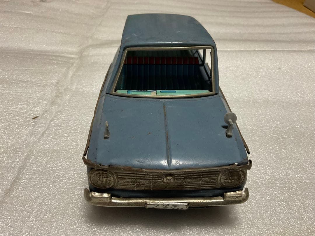 マツダ・ファミリアバン／ブリキカー。【年代不明？箱無し、ミラー取れ】。