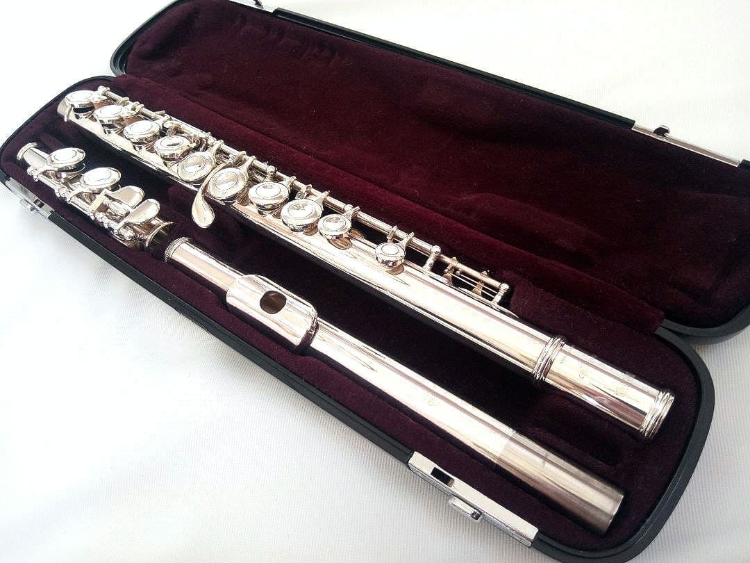 ♦最終価格♦ほぼ未使用♦後期モデル♦リップ銀♦ヤマハフルートYFL211PS