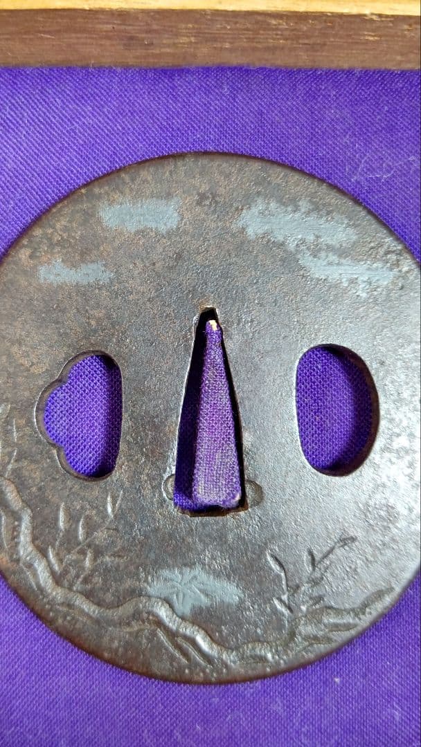 初出し 正阿弥 鉄地 金銀象嵌 「山水雲の図」木箱付