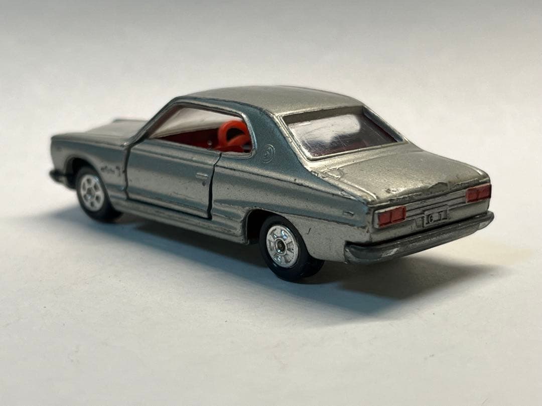 トミカ 日本製 ニッサン スカイライン 2000 HT 当時物 はめ込み式 希少