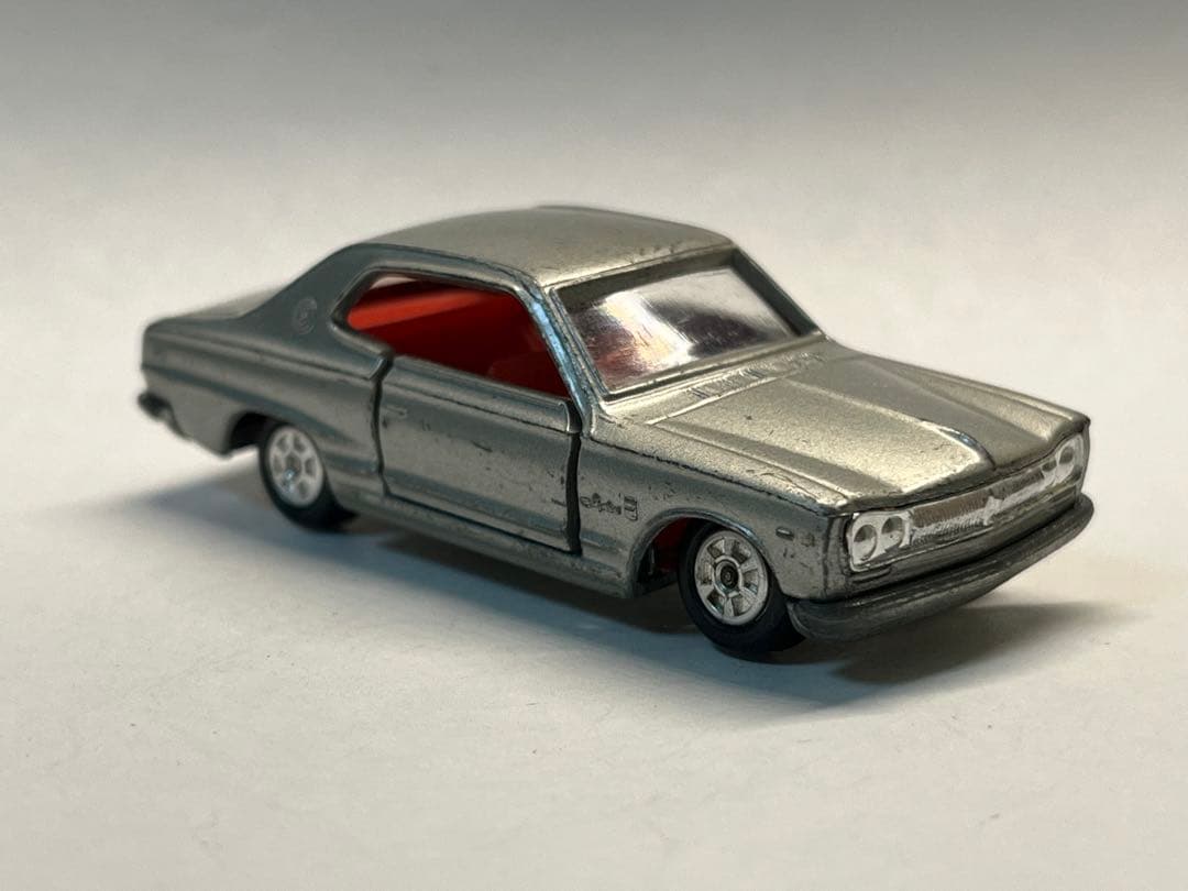 トミカ 日本製 ニッサン スカイライン 2000 HT 当時物 はめ込み式 希少