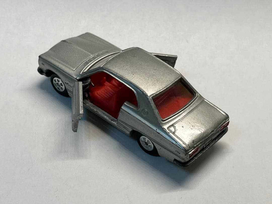 トミカ 日本製 ニッサン スカイライン 2000 HT 当時物 はめ込み式 希少