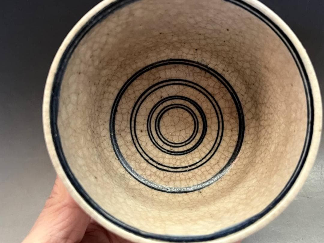 トンボ絵柄の陶器製茶碗