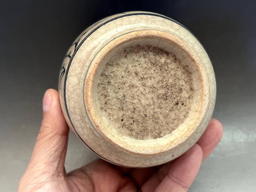 トンボ絵柄の陶器製茶碗