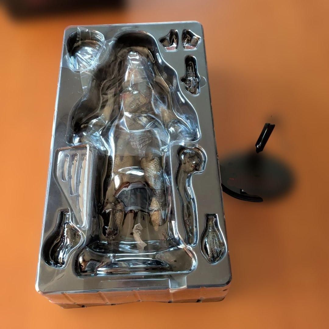 HOT TOYS Berserker Predator フィギュア