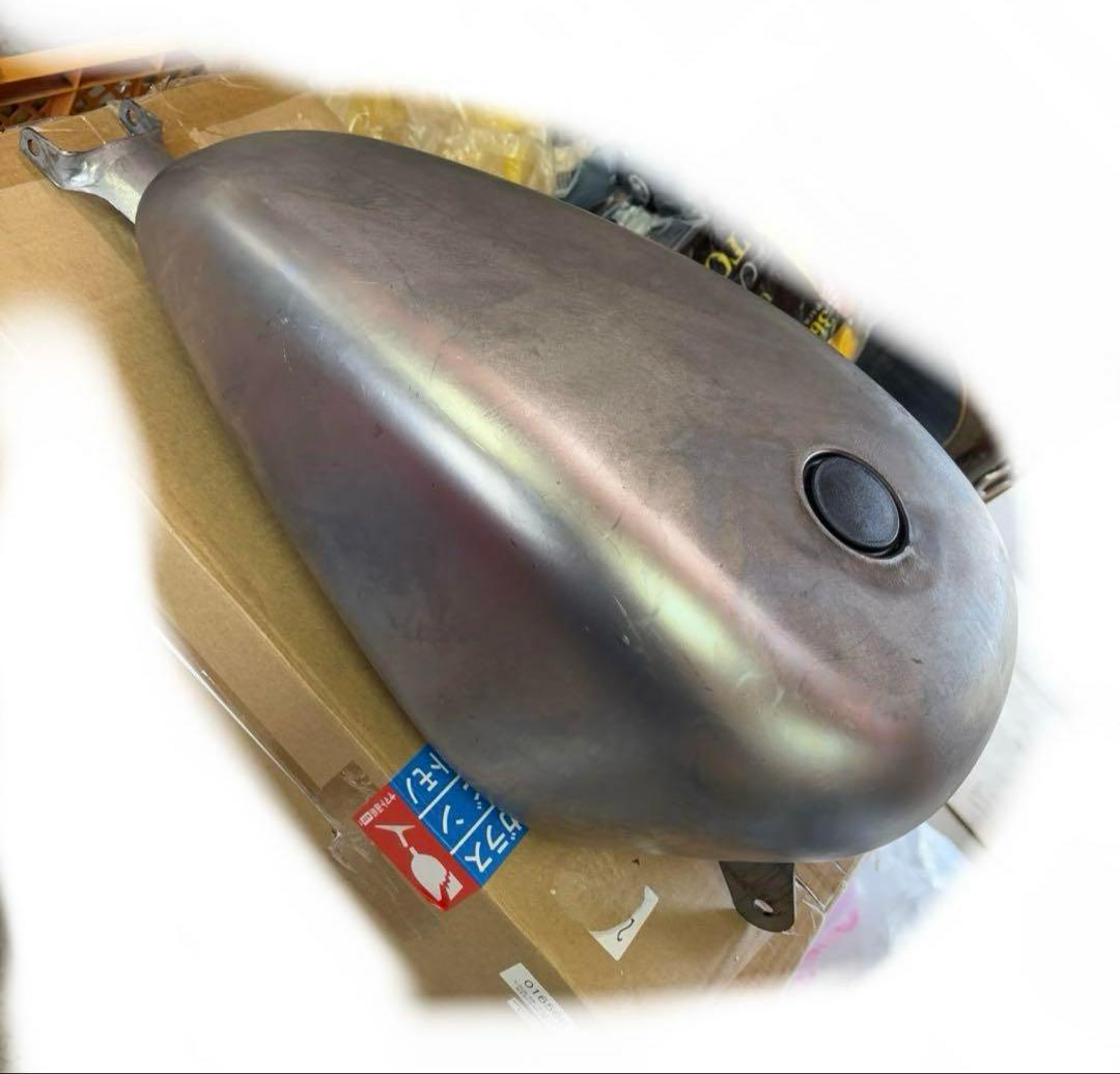 スポーツスター　04〜06 キングガスタンク　新品未使用未塗装　xl1200