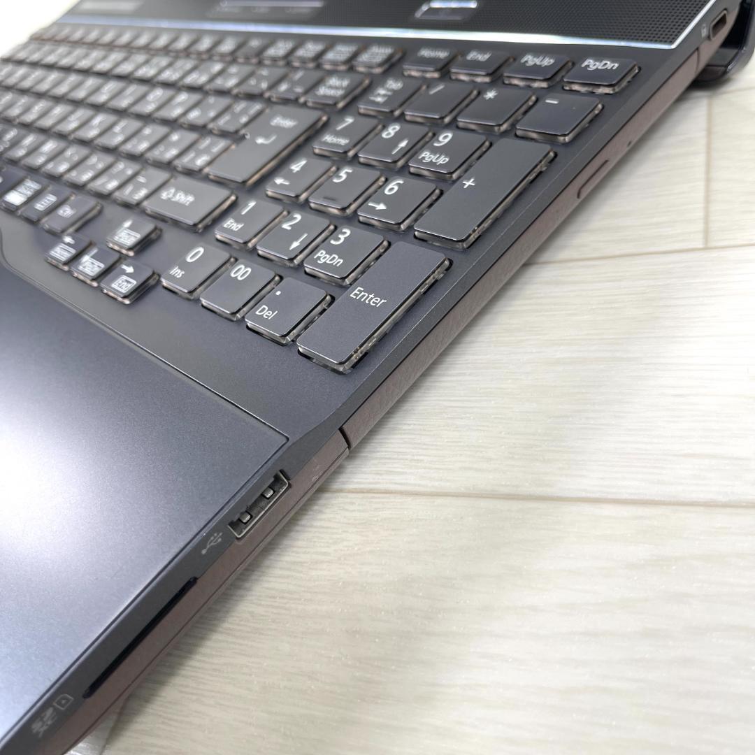 富士通 第8世代 i7 新品SSD512＋HDD メモリ16G ノートパソコン