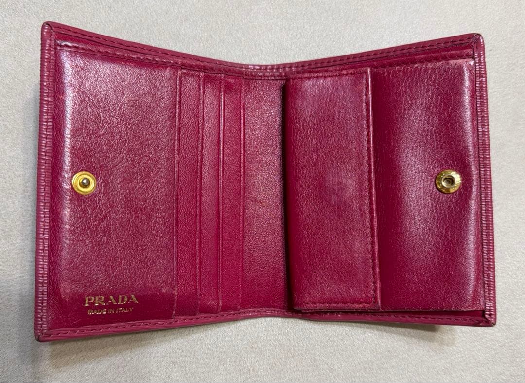 PRADA 二つ折り財布　ピンク(限定カラーIBISCO)