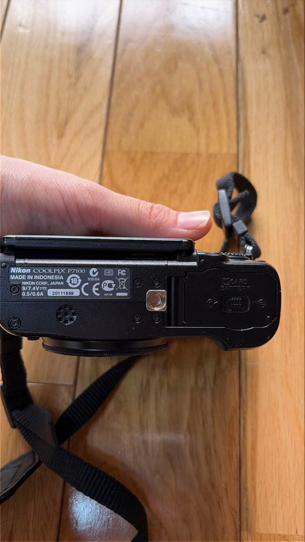 Nikon COOLPIX P7100 コンパクトデジタルカメラ　充電器付き