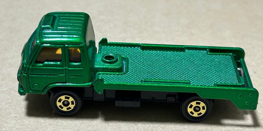 トミカ UD コンドル ブルドーザーキャリア