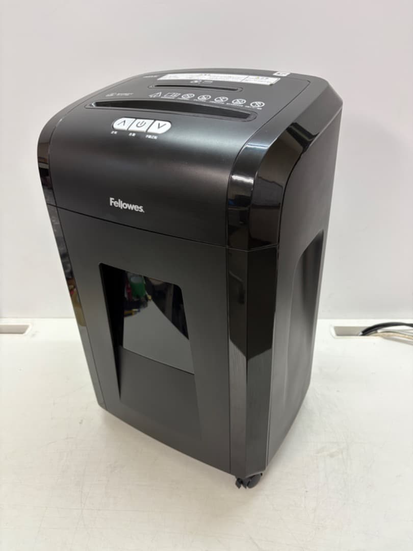 【美品】 Fellowes　シュレッダー　8枚細断　ディスク・カードも可　937