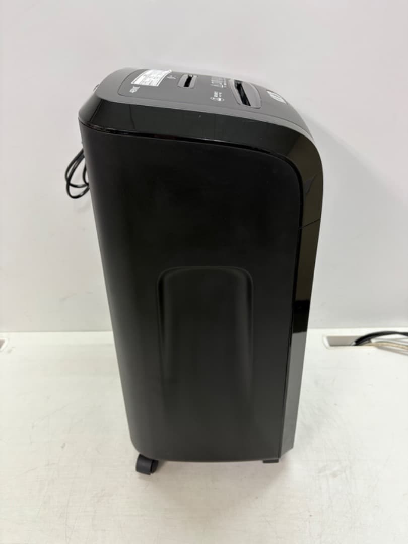 【美品】 Fellowes　シュレッダー　8枚細断　ディスク・カードも可　937