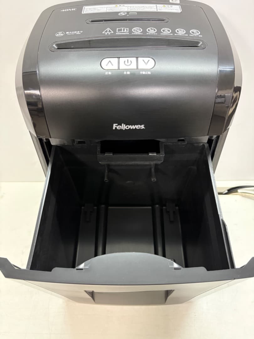 【美品】 Fellowes　シュレッダー　8枚細断　ディスク・カードも可　937