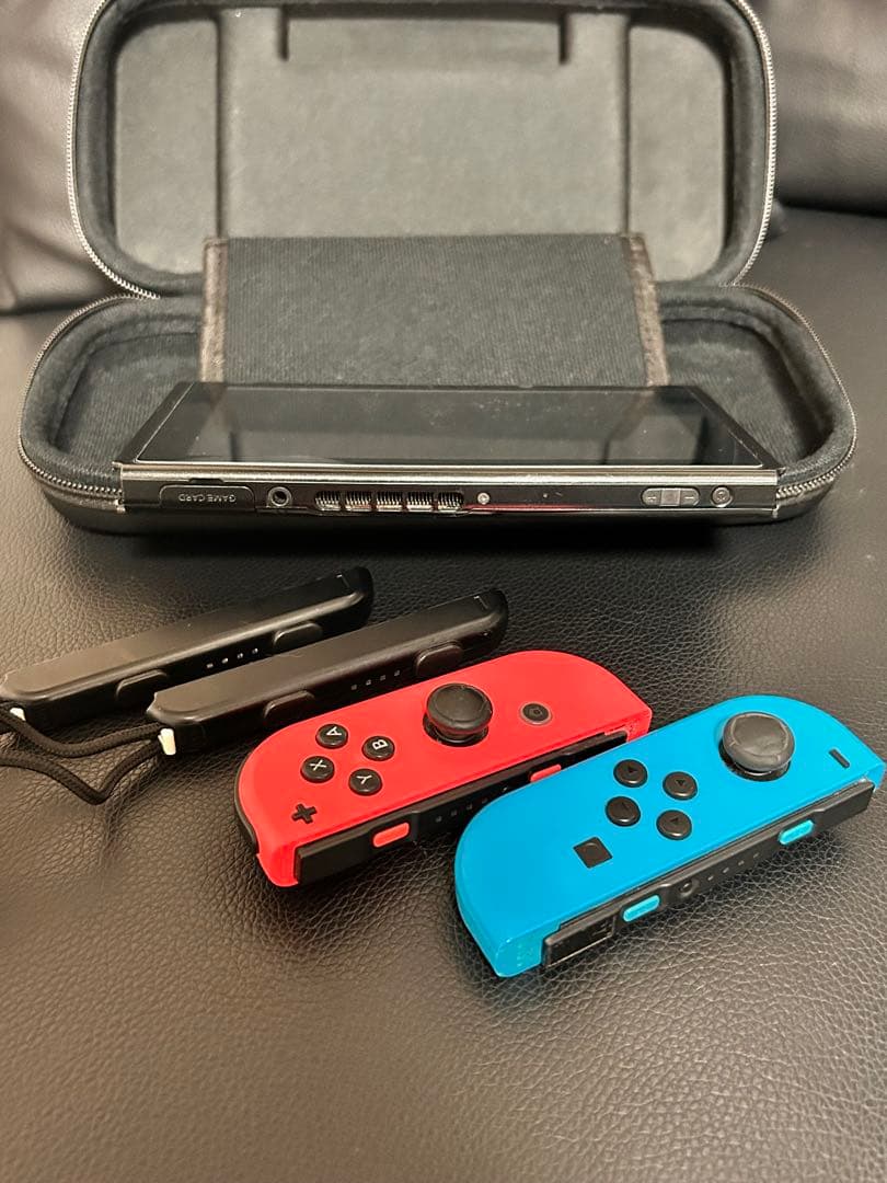 翌*可様 中古 Nintendo Switch 本体 キャリングケース付き