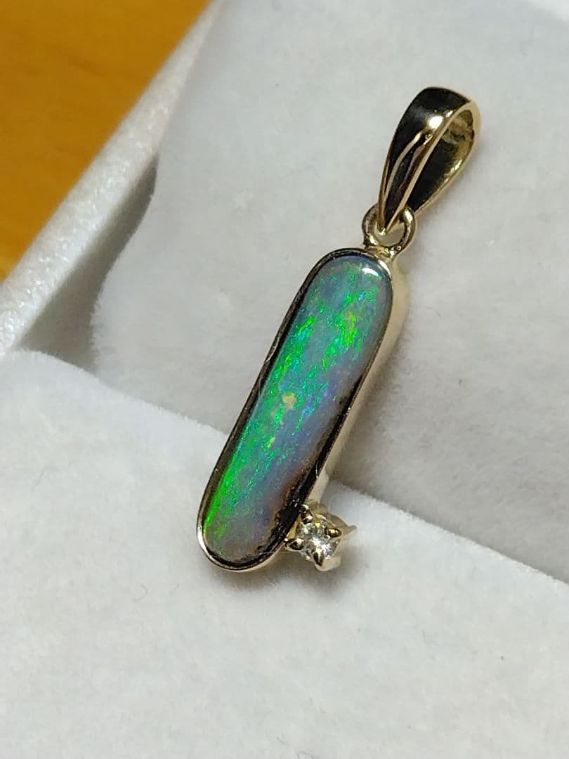 専用◆k18プチボルダーオパール、ダイヤモンドつきペンダントトップ