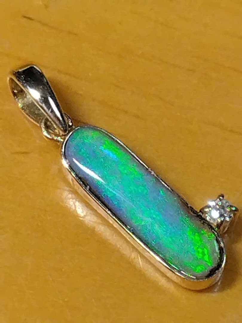 専用◆k18プチボルダーオパール、ダイヤモンドつきペンダントトップ