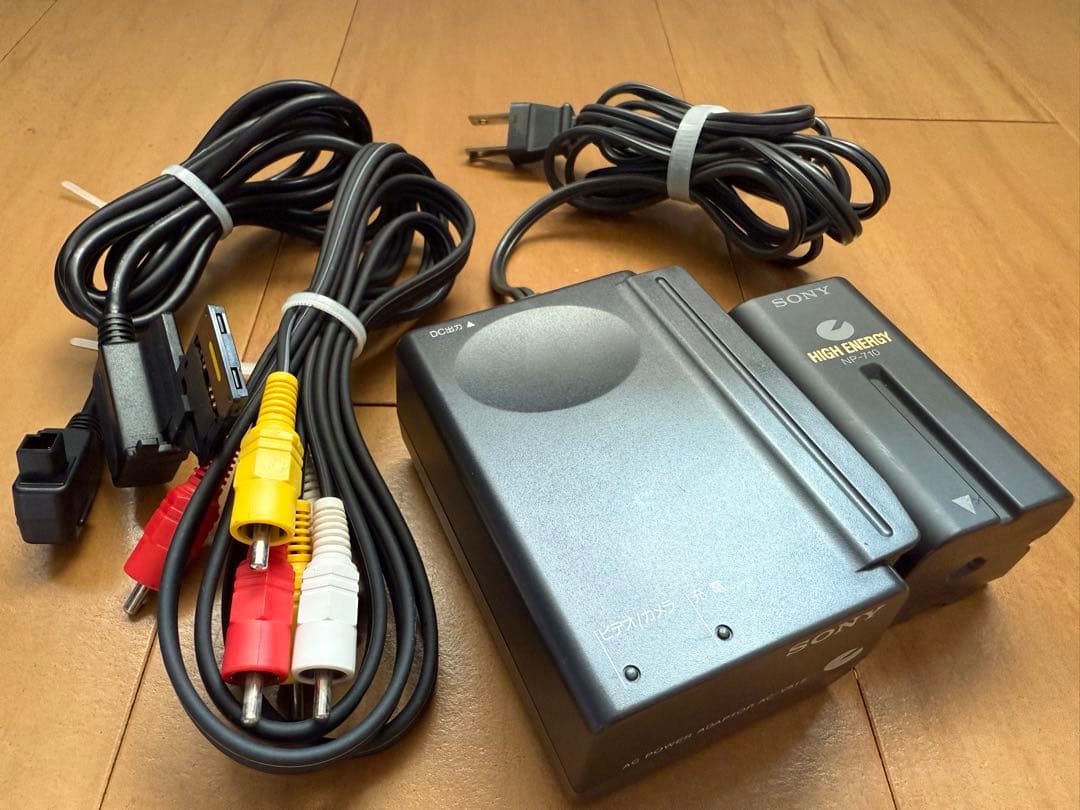 【中古品】SONY Handycam video Hi8 CCD-TRV90