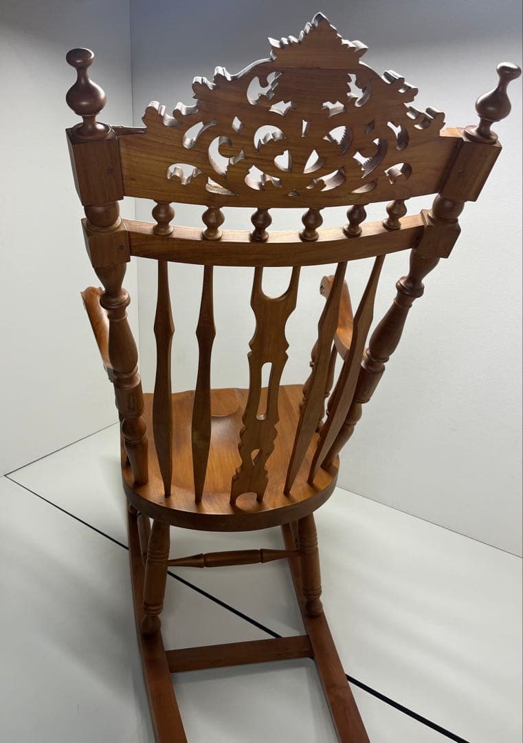 希少 木製 ロッキングチェアー 彫刻入 揺り椅子 ウッドチェア アームチェア