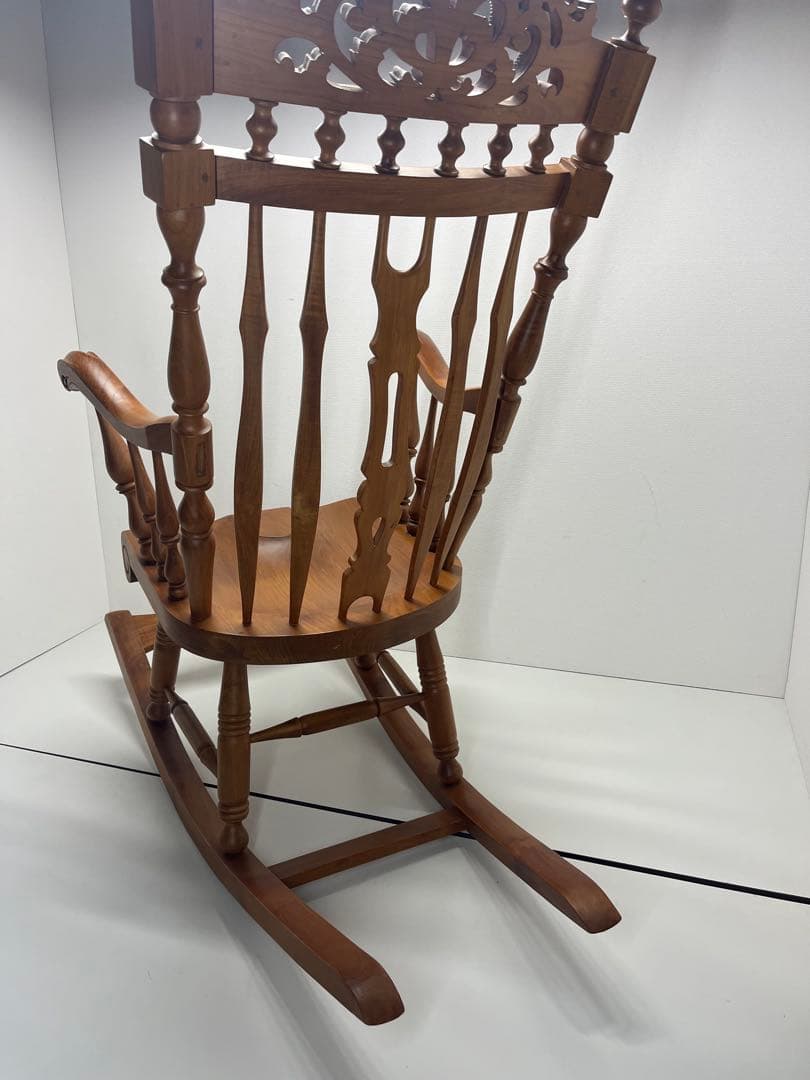 希少 木製 ロッキングチェアー 彫刻入 揺り椅子 ウッドチェア アームチェア