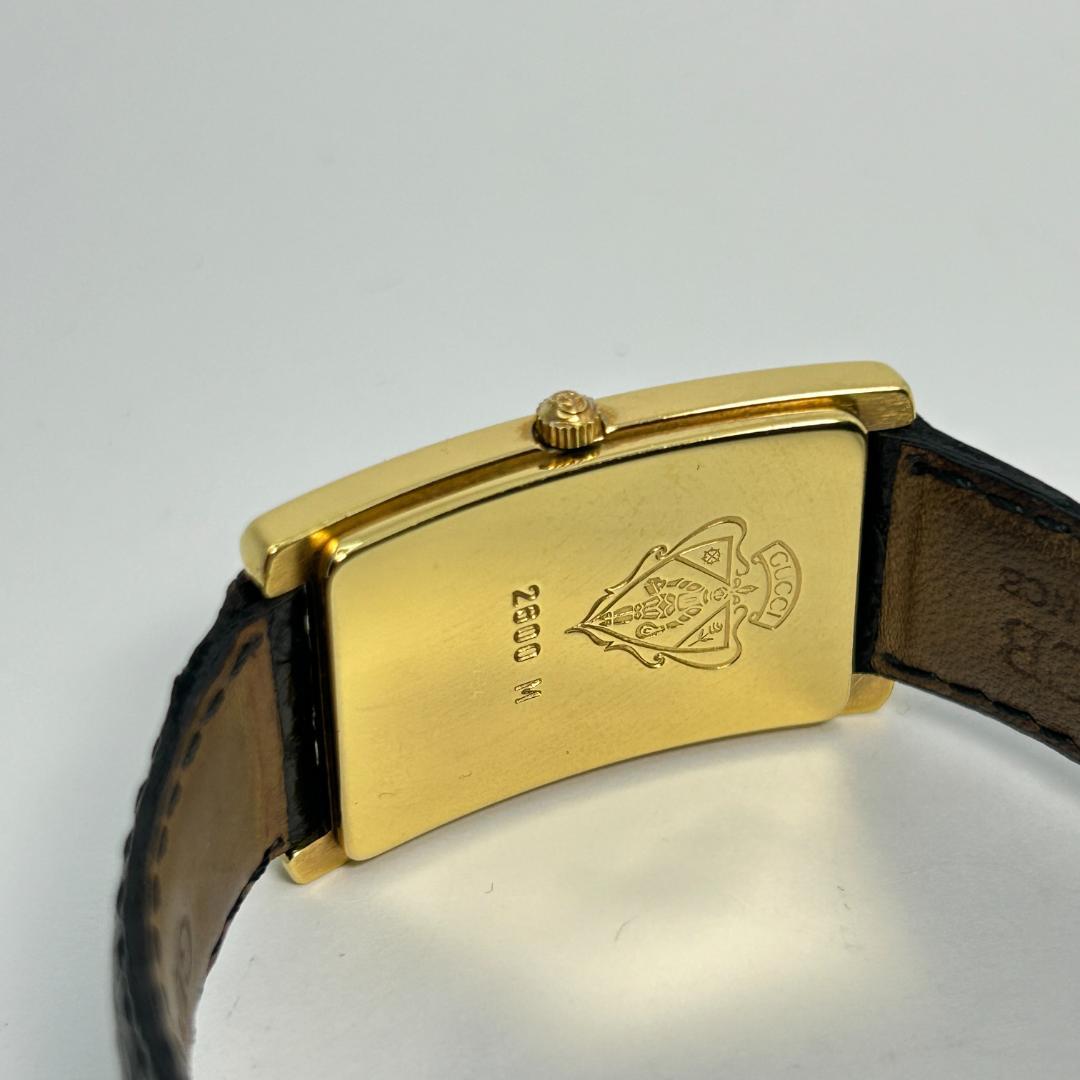 【人気】GUCCI グッチ 2600M レクタンギュラー ブラック文字盤 メンズ