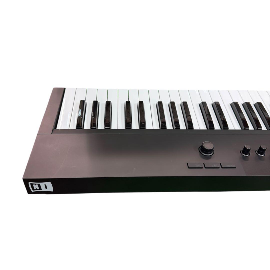 KOMPLETE KONTROL A61 MIDIキーボード　作曲