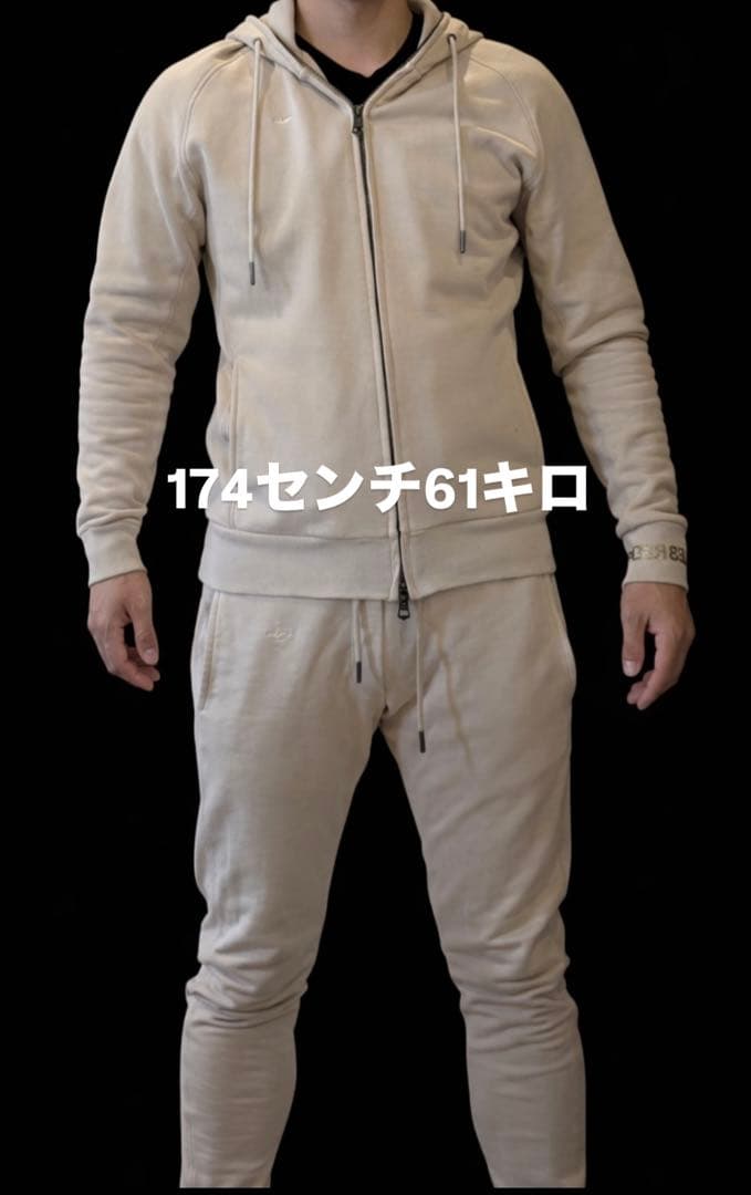 1PIU1UGUALE3 RELAXジップパーカー　ジョガーパンツ　セットアップ