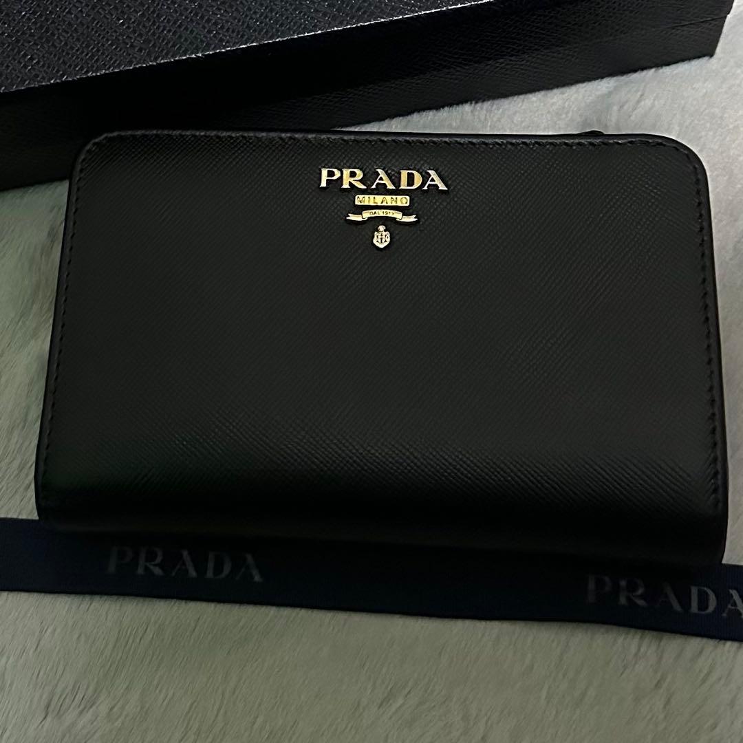 PRADA プラダ　折り財布　ラウンドファスナー　ゴールドロゴ ブラック