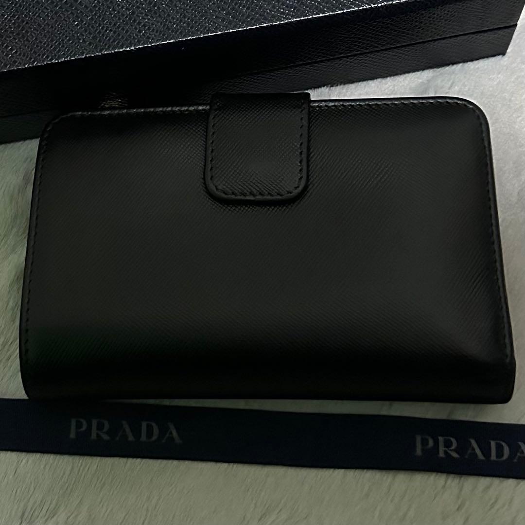 PRADA プラダ　折り財布　ラウンドファスナー　ゴールドロゴ ブラック