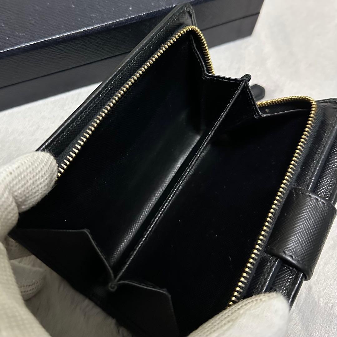 PRADA プラダ　折り財布　ラウンドファスナー　ゴールドロゴ ブラック