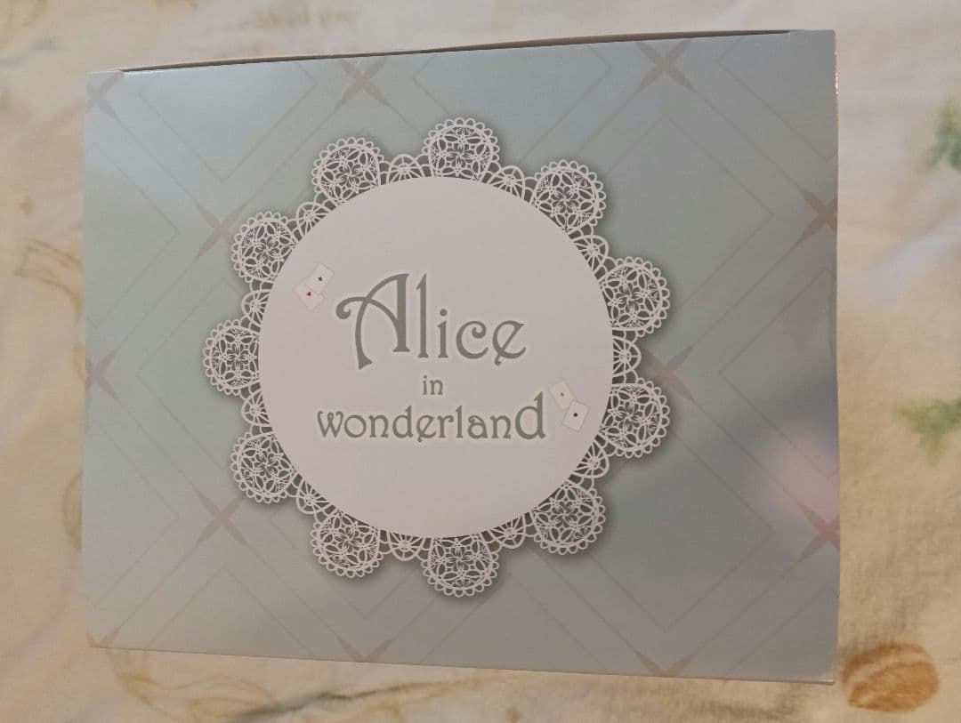 新品同様赤倉イラスト 不思議の国のアリスフィギュア初音ミク好きにロリィタメイド